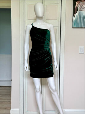 Size 4 Amelia Couture Emerald Green Bodycon Velvet Homecoming Bridesmaid Dress